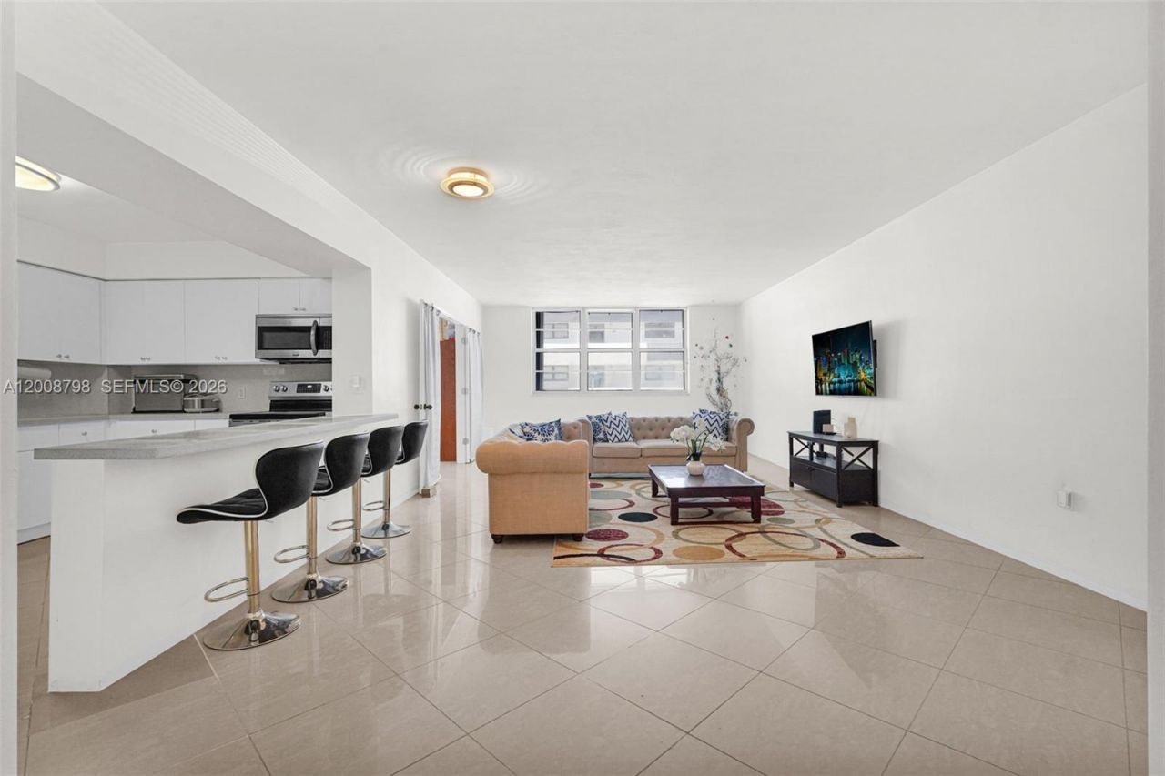 5825 Collins Ave , Unit 2E, Miami Beach, FL 33140 Photo