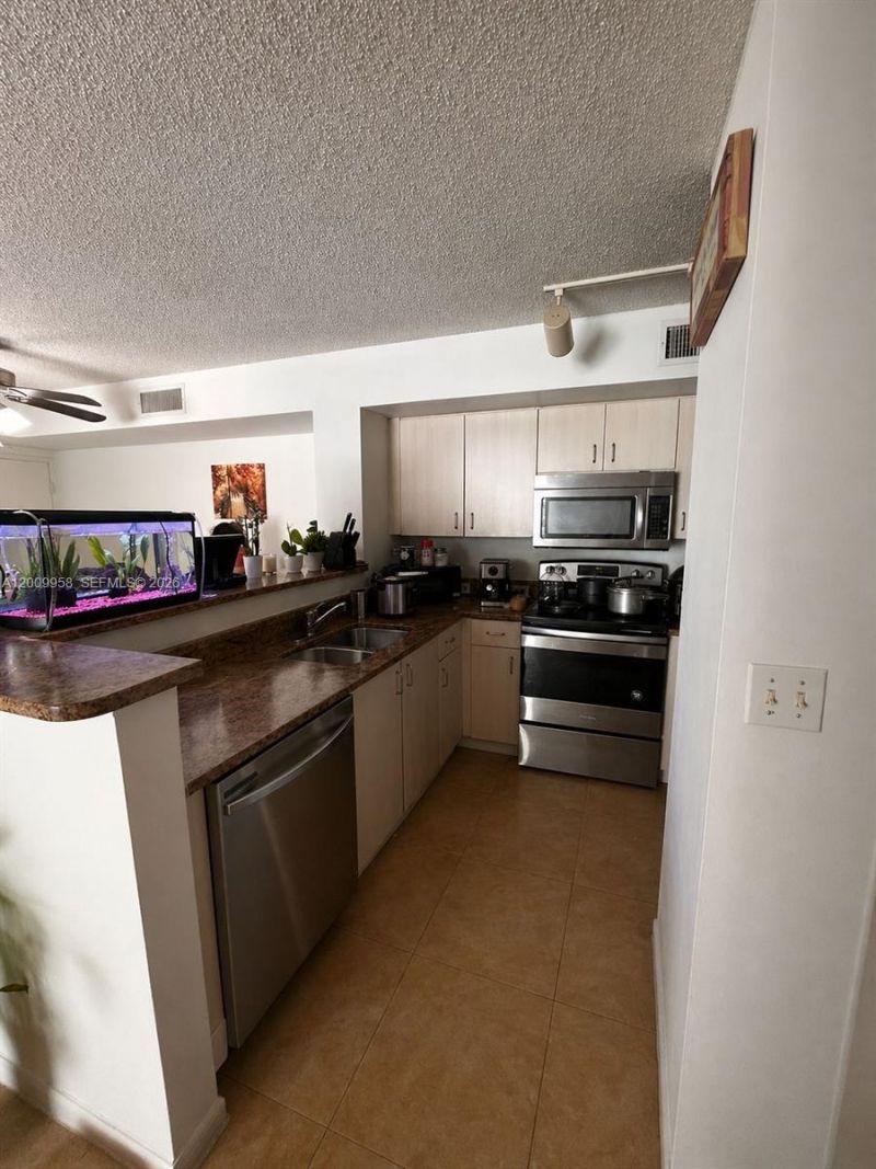 711 SW 111th Way, Unit 202, Pembroke Pines, FL 33025 Photo