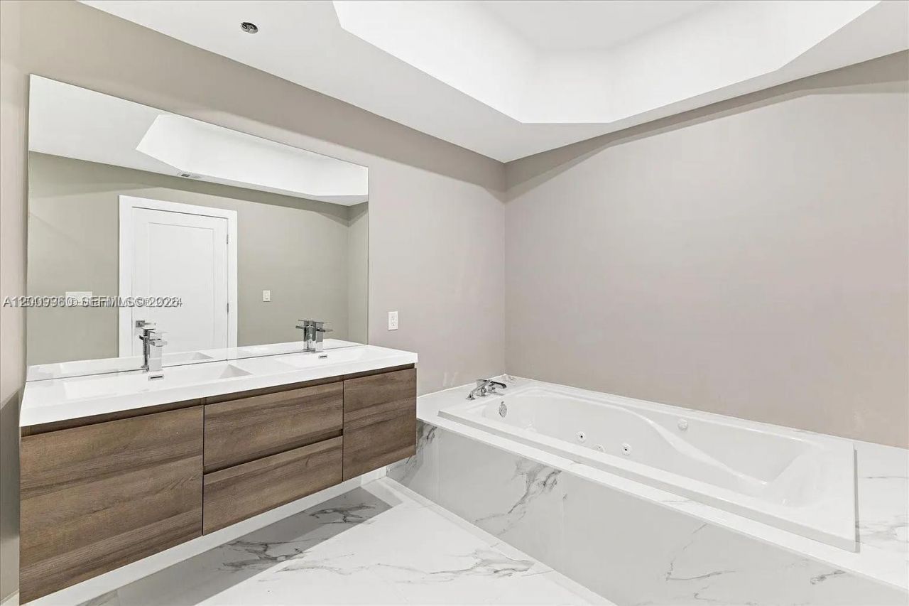 3900 Island Blvd, Unit B408, Aventura, FL 33160 Photo