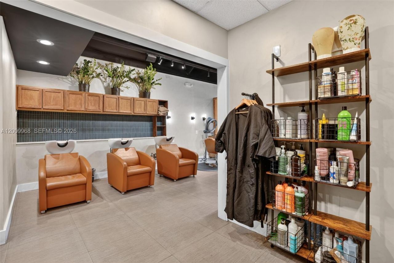 Turnkey Beauty Salon & Spa For Sale In Palmetto Ba, Palmetto Bay, FL 33157 Photo