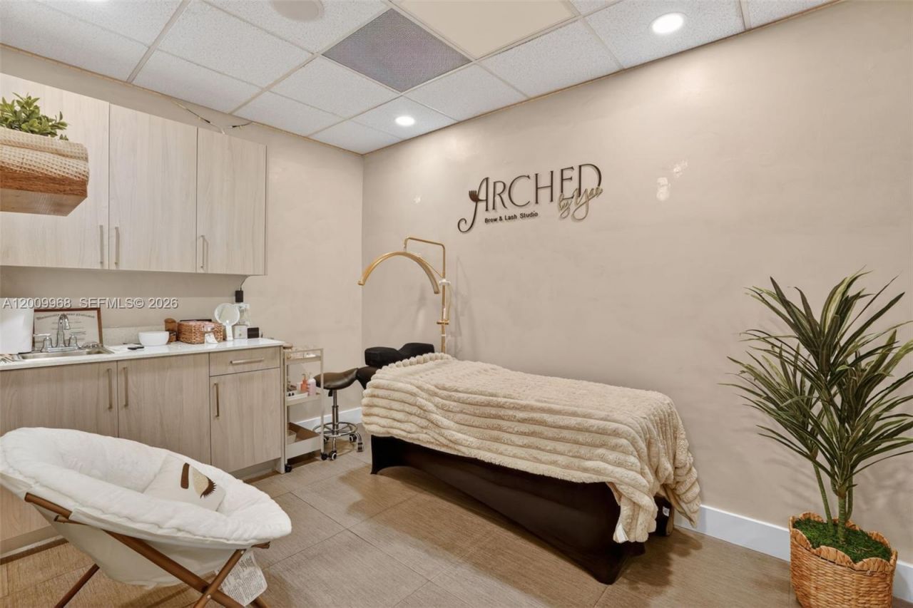 Turnkey Beauty Salon & Spa For Sale In Palmetto Ba, Palmetto Bay, FL 33157 Photo