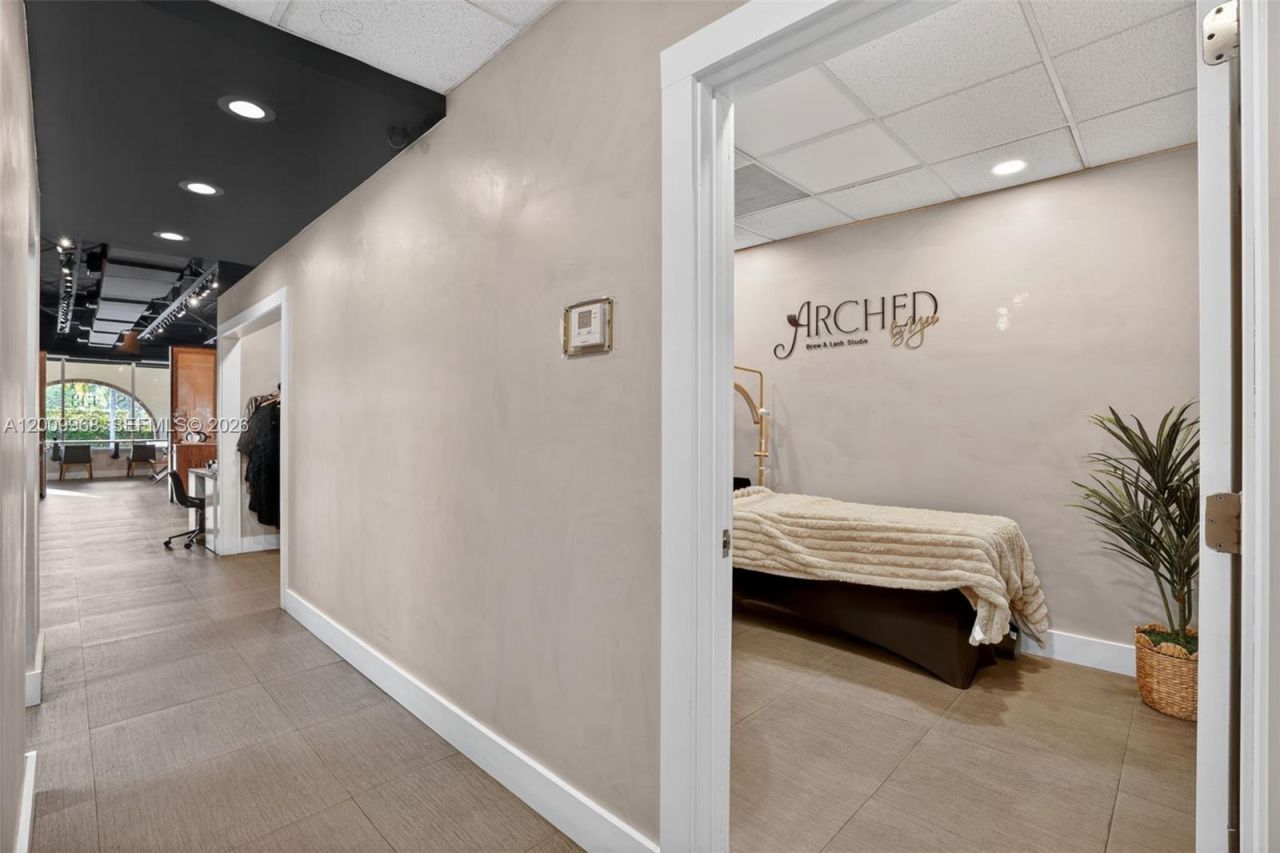 Turnkey Beauty Salon & Spa For Sale In Palmetto Ba, Palmetto Bay, FL 33157 Photo