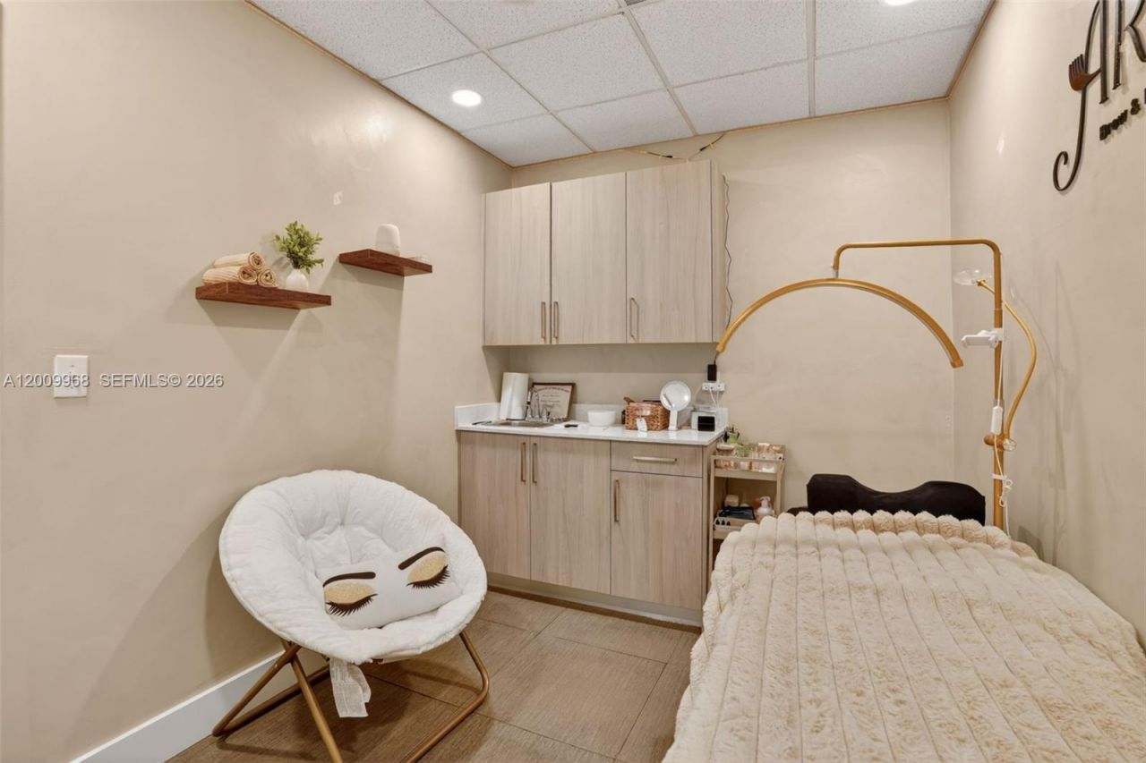 Turnkey Beauty Salon & Spa For Sale In Palmetto Ba, Palmetto Bay, FL 33157 Photo