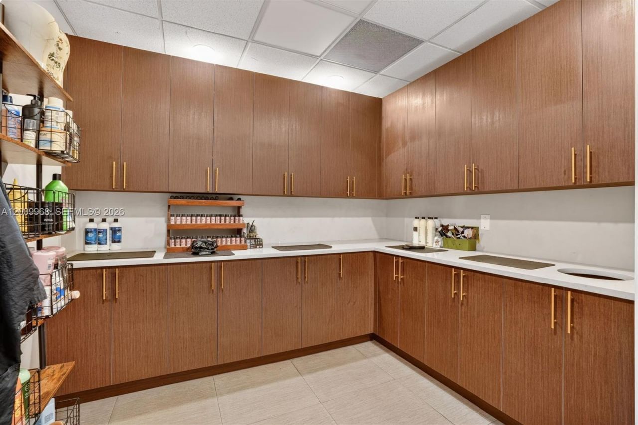 Turnkey Beauty Salon & Spa For Sale In Palmetto Ba, Palmetto Bay, FL 33157 Photo