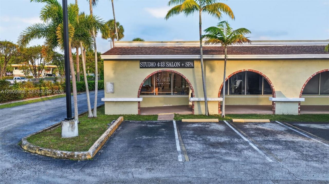 Turnkey Beauty Salon & Spa For Sale In Palmetto Ba, Palmetto Bay, FL 33157 Photo