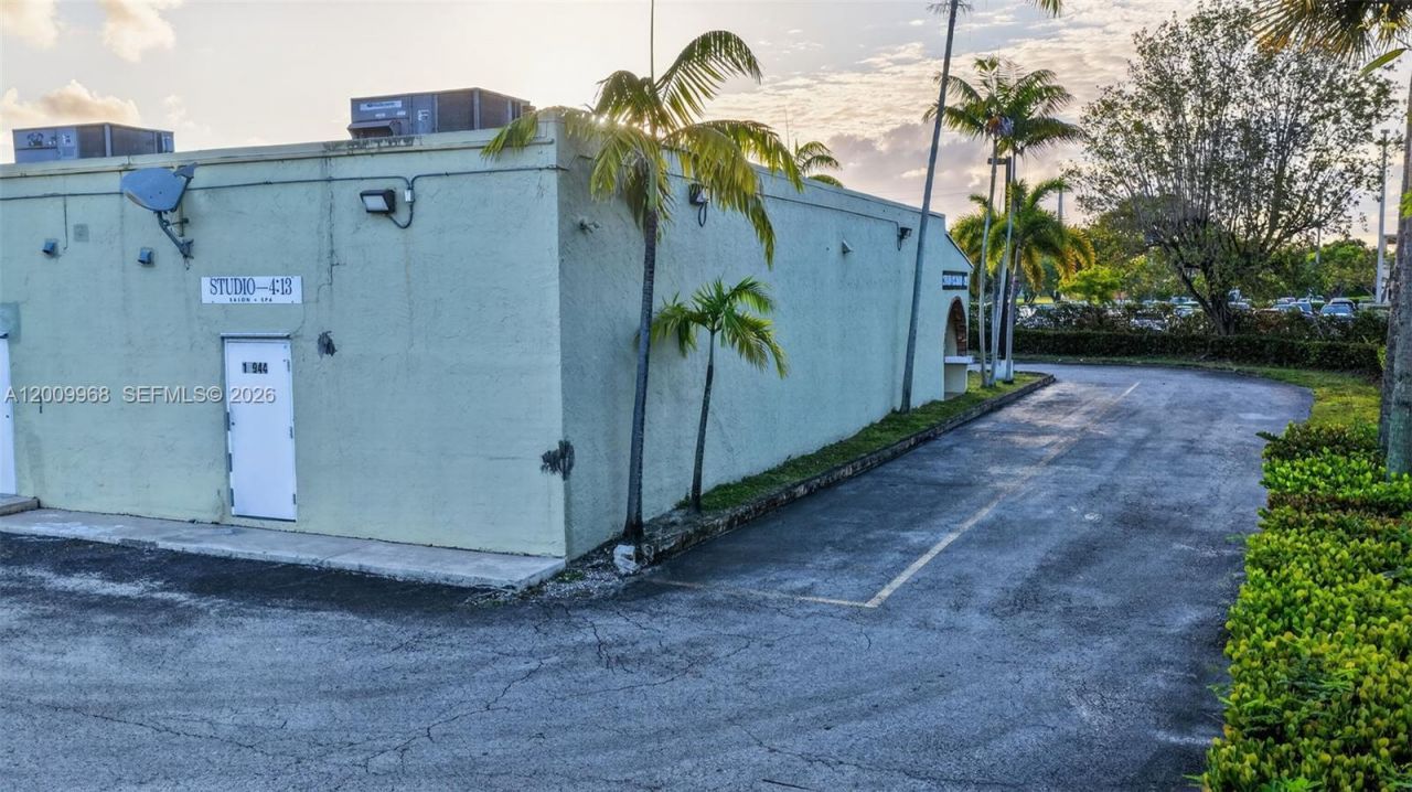 Turnkey Beauty Salon & Spa For Sale In Palmetto Ba, Palmetto Bay, FL 33157 Photo