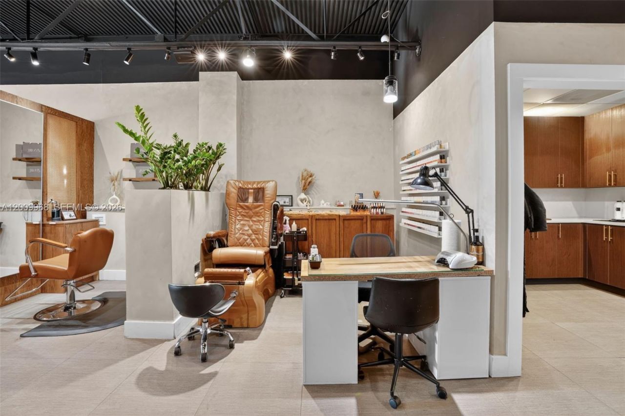 Turnkey Beauty Salon & Spa For Sale In Palmetto Ba, Palmetto Bay, FL 33157 Photo