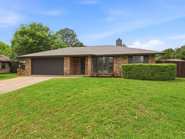 408 Christine Court, Euless, TX 76039