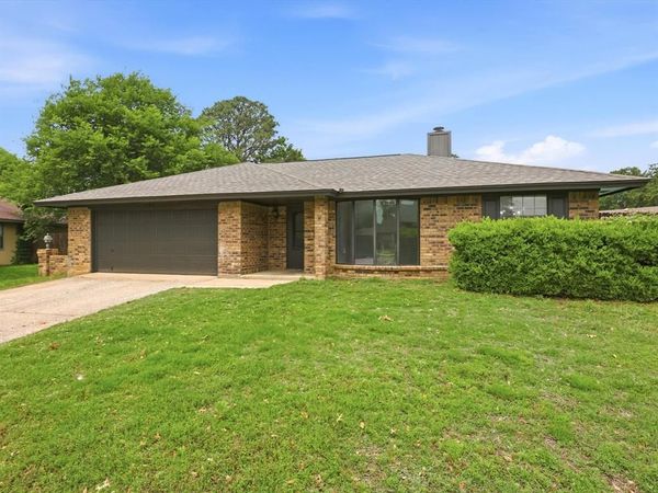 408 Christine Court, Euless, TX 76039