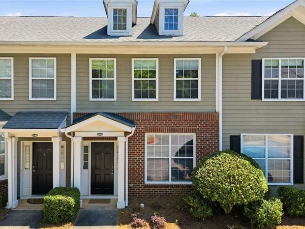 2086 Del Lago Circle , Kennesaw, GA 30152