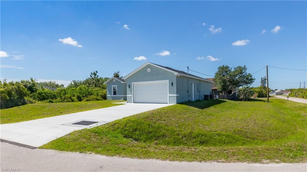 423 Yolanda St , Lehigh Acres, FL 33972 Photo