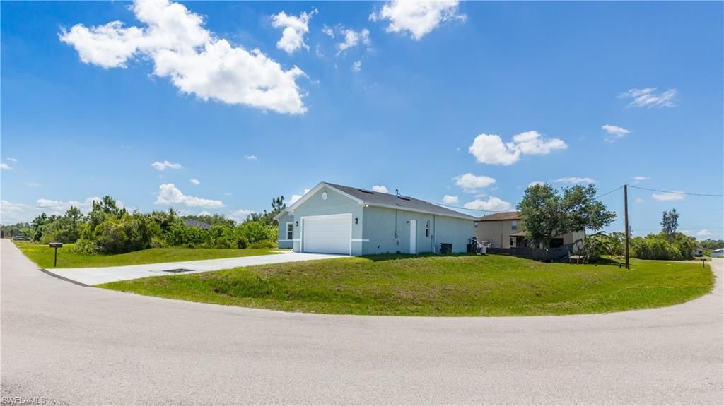 423 Yolanda St , Lehigh Acres, FL 33972 Photo
