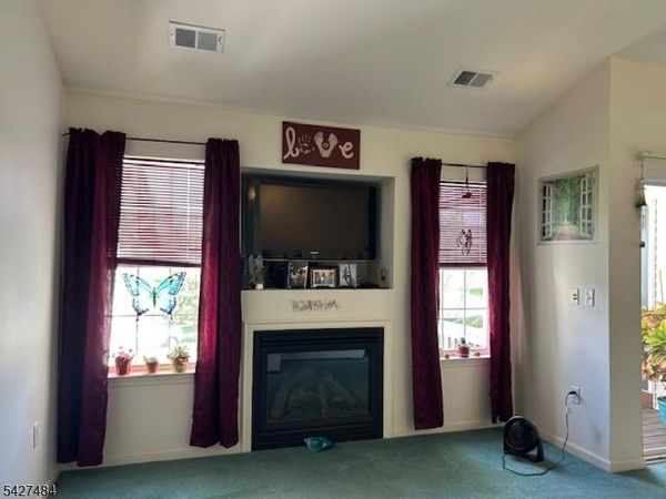 832 Honeybrook Cir, Lopatcong, NJ 08886