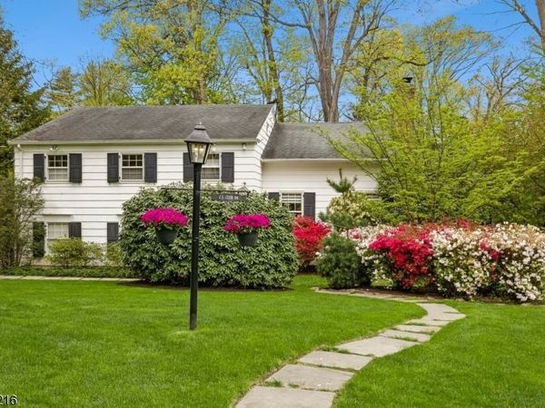 23 Club Dr, Summit, NJ 07901