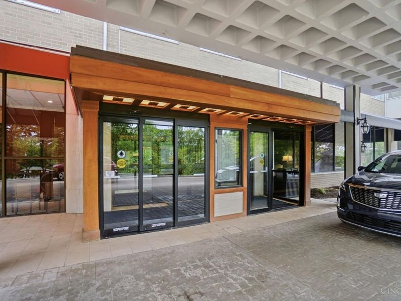 2444 Madison Road, Unit 408, Cincinnati, OH 45208 Photo 2