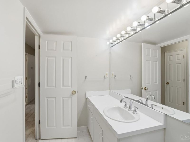 2444 Madison Road, Unit 408, Cincinnati, OH 45208 Photo 32