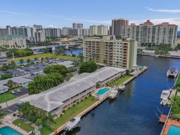 2866 NE 30th Street, Unit 9, Fort Lauderdale, FL 33306