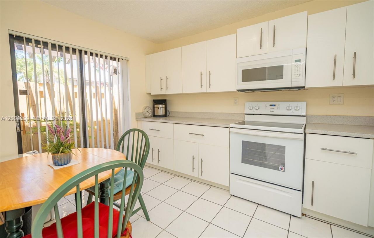 4715 NW 82nd Ave , Unit 1405, Lauderhill, FL 33351 Photo