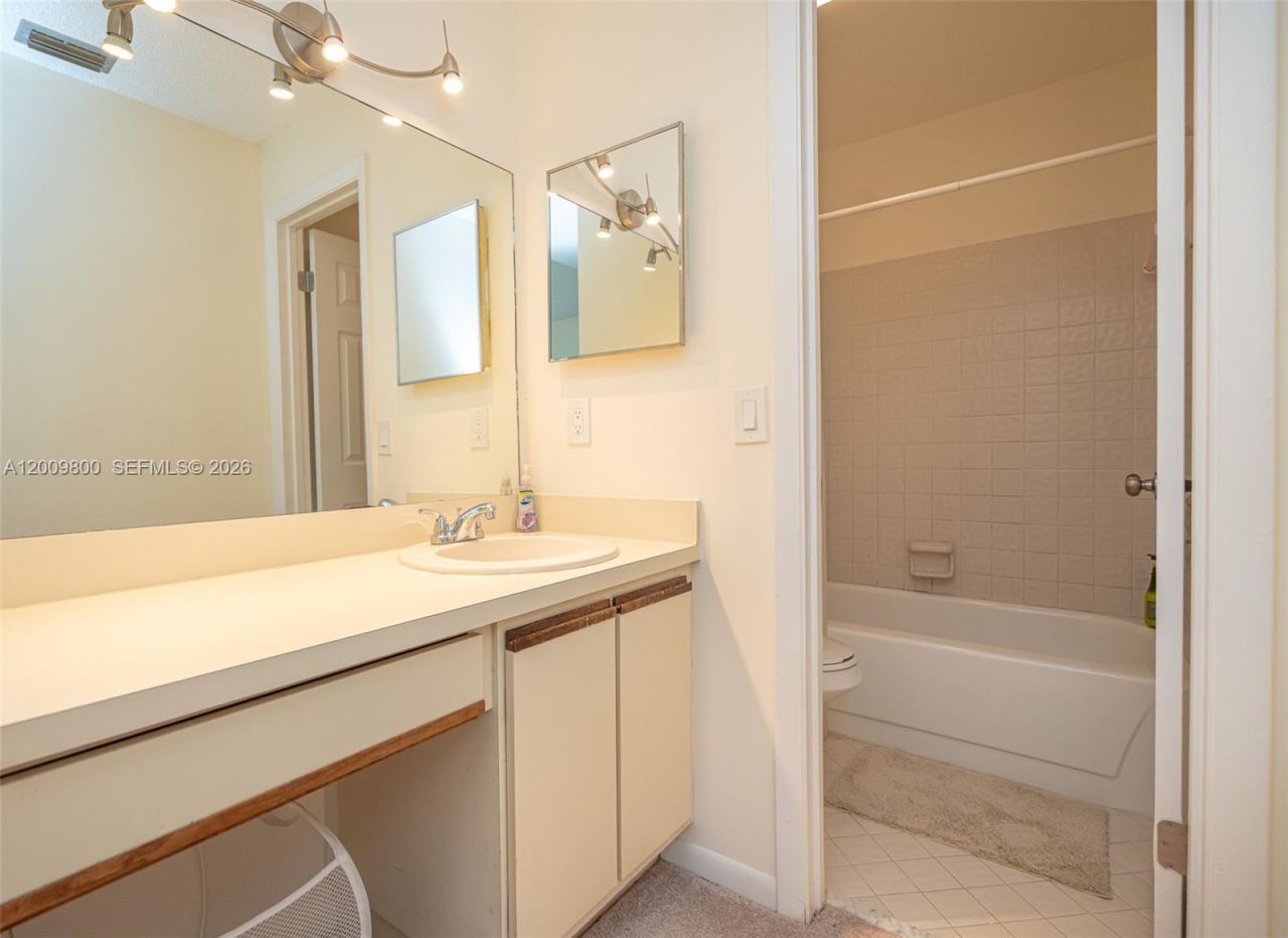 4715 NW 82nd Ave , Unit 1405, Lauderhill, FL 33351 Photo