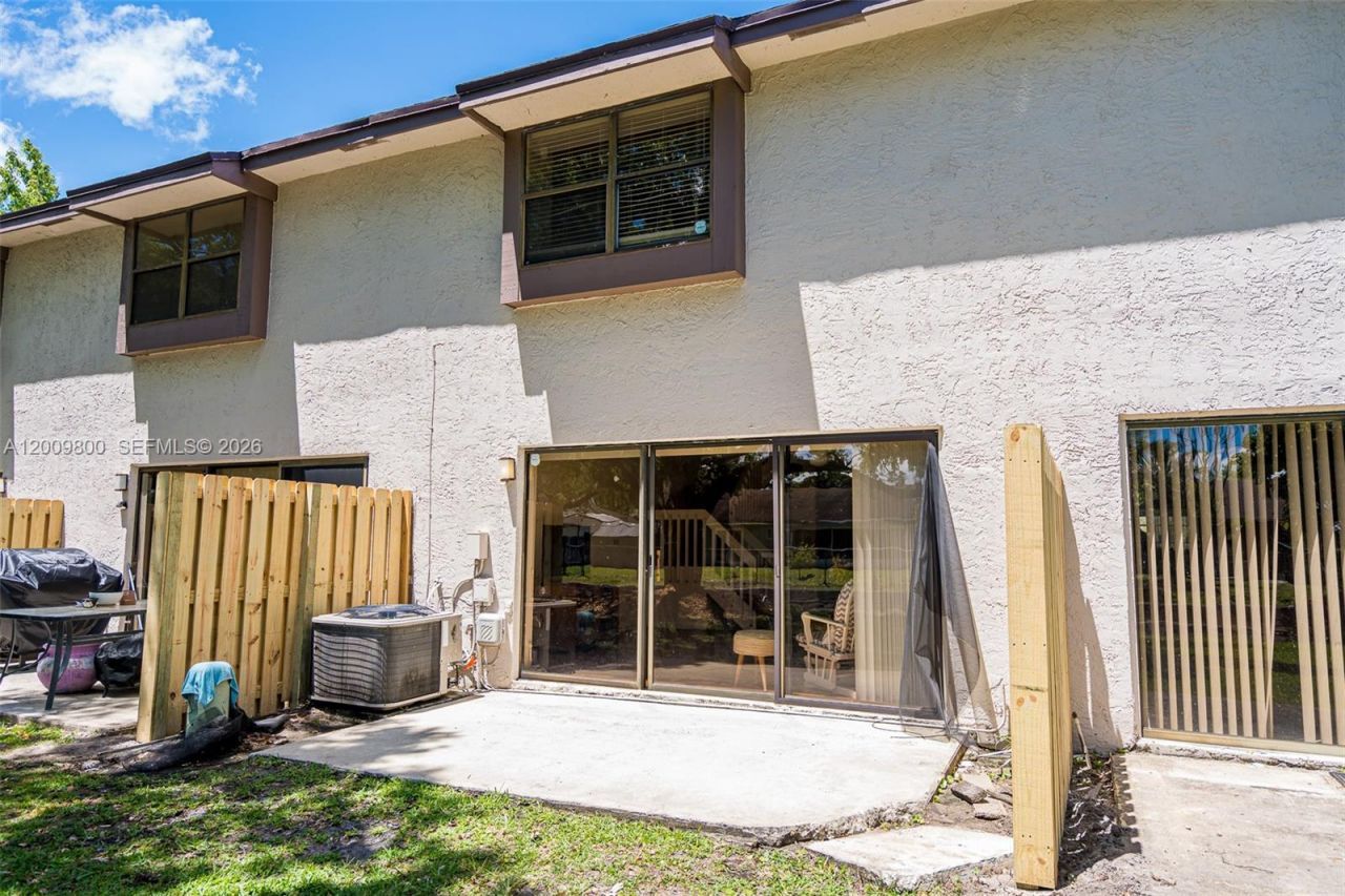 4715 NW 82nd Ave , Unit 1405, Lauderhill, FL 33351 Photo
