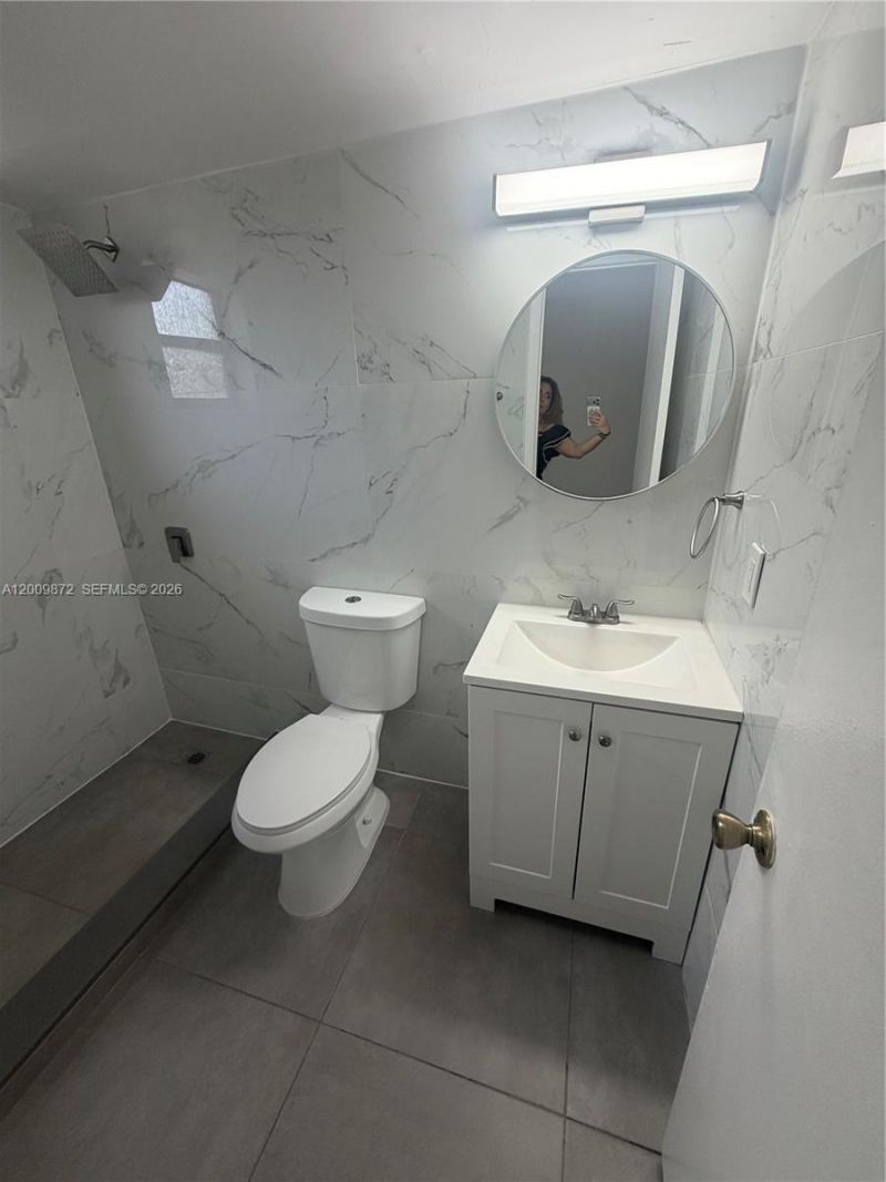 8185 NW 7th St, Unit 209, Miami, FL 33126 Photo