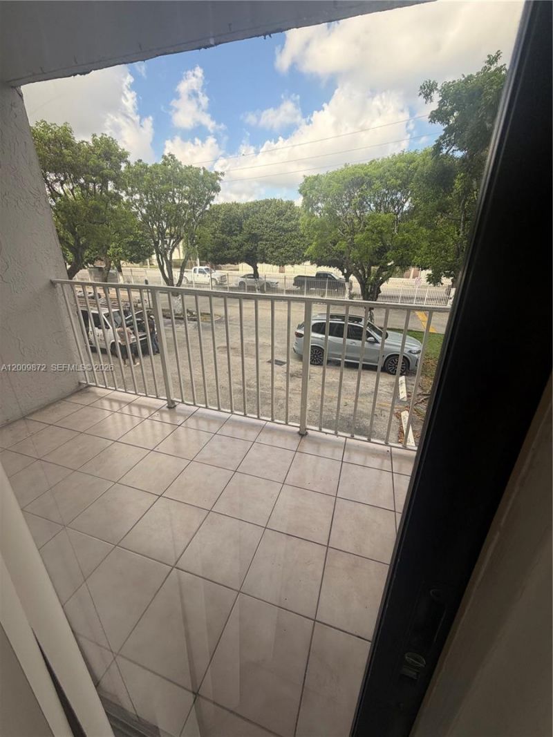 8185 NW 7th St, Unit 209, Miami, FL 33126 Photo