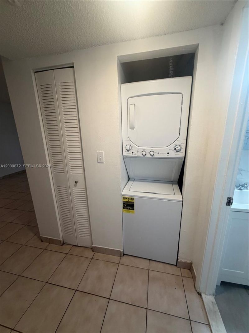 8185 NW 7th St, Unit 209, Miami, FL 33126 Photo