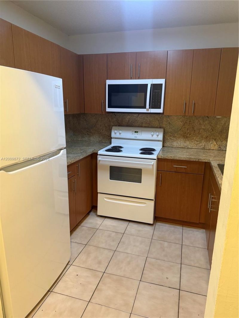 8185 NW 7th St, Unit 209, Miami, FL 33126 Photo