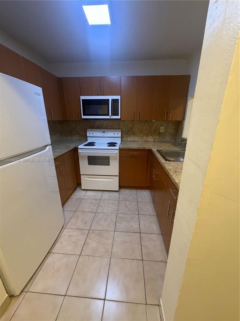 8185 NW 7th St, Unit 209, Miami, FL 33126 Photo