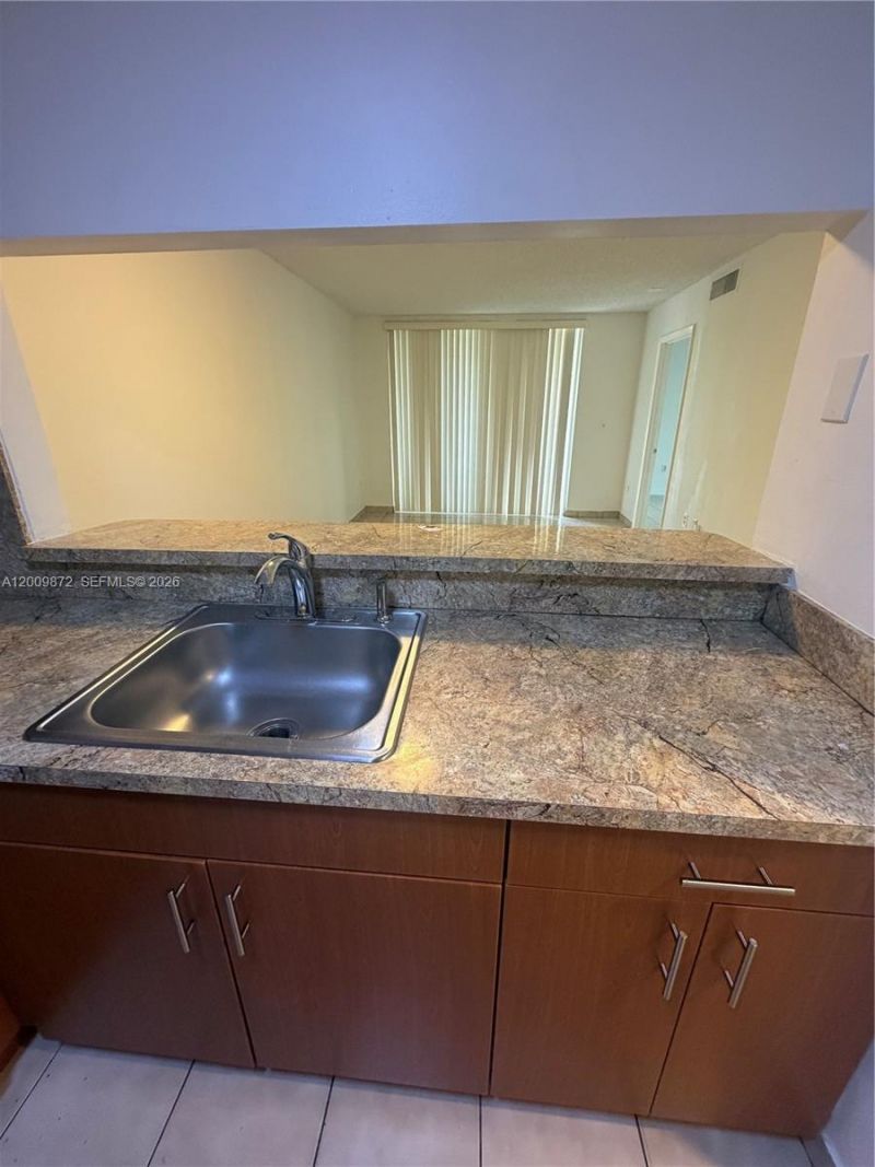 8185 NW 7th St, Unit 209, Miami, FL 33126 Photo