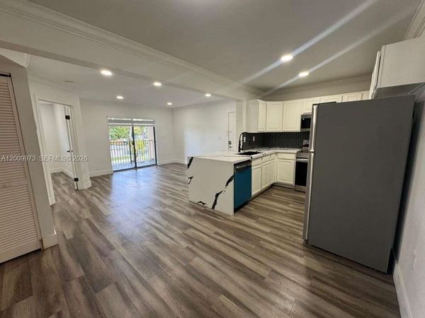 300 W Palm Cir W , Unit 307, Pembroke Pines, FL 33025