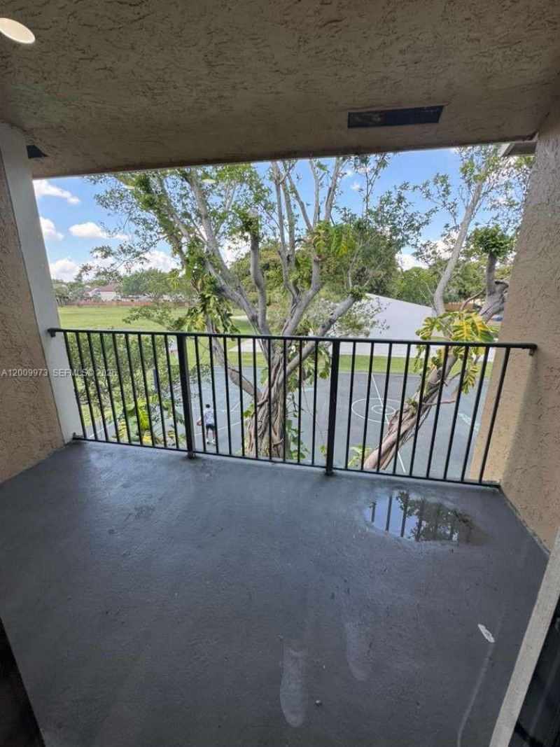 300 W Palm Cir W, Unit 307, Pembroke Pines, FL 33025 Photo
