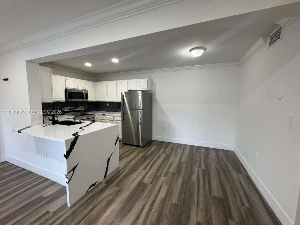 300 W Palm Cir W, Unit 307, Pembroke Pines, FL 33025 Photo