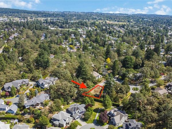 929 Woodhall Lane , Saanich, BC V8X 3L7