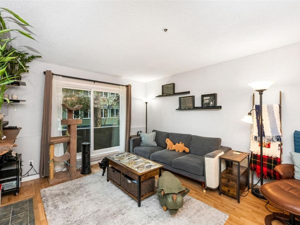 949 Cloverdale Ave, Unit #8, Saanich, BC V8X 2T4