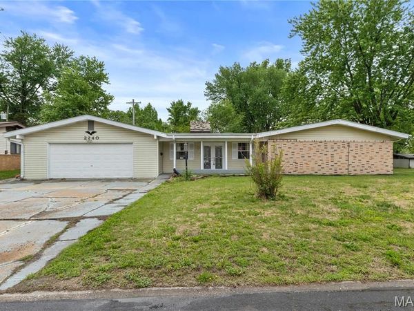 2240 Brook Drive , Florissant, MO 63033