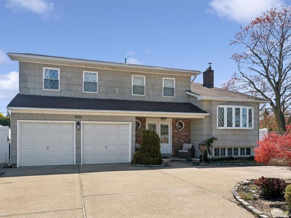 2701 S Seamans Neck Road, Seaford, NY 11783