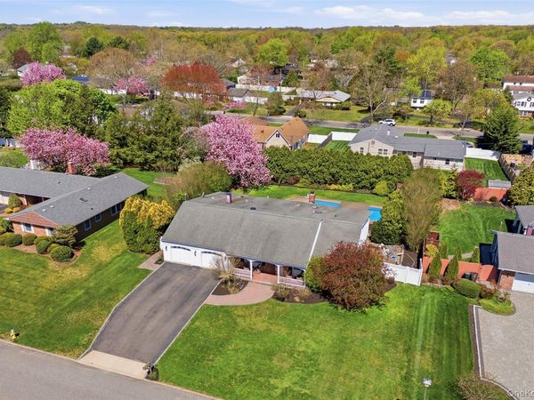 28 Manchester Lane , Stony Brook, NY 11790