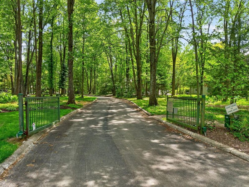 351 Morgan Lane, Gahanna, OH 43230 Photo 2