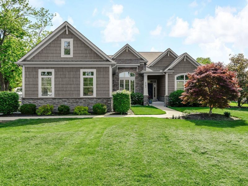 5042 Henderson Heights Road, Columbus, OH 43220 Photo 2