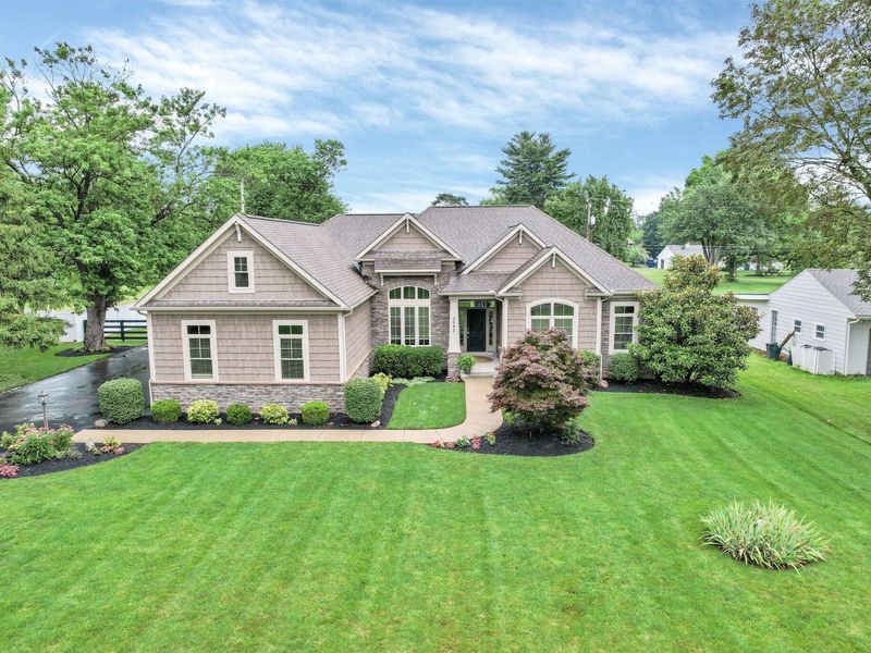 5042 Henderson Heights Road, Columbus, OH 43220 Photo 3