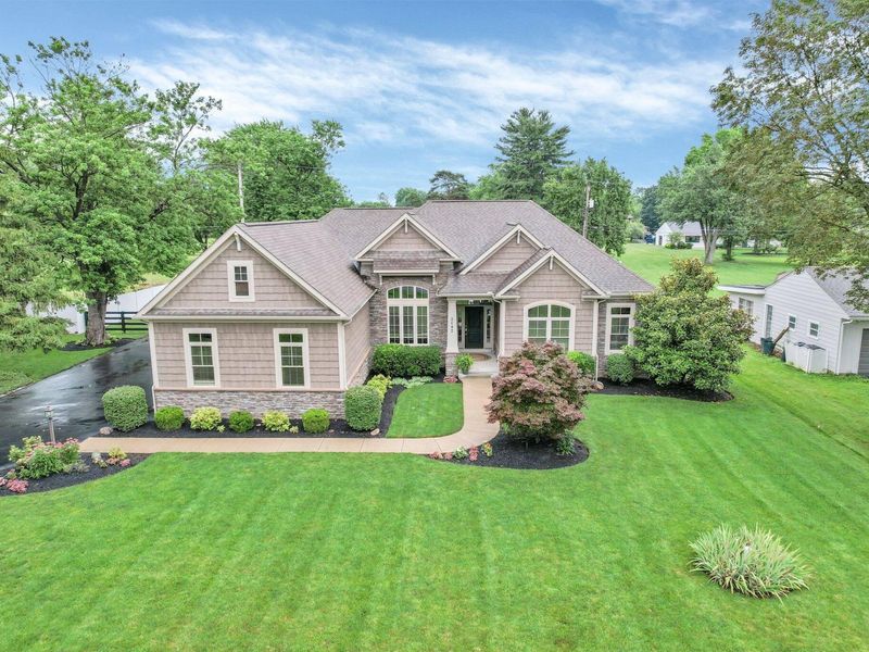 5042 Henderson Heights Road, Columbus, OH 43220 Photo 4