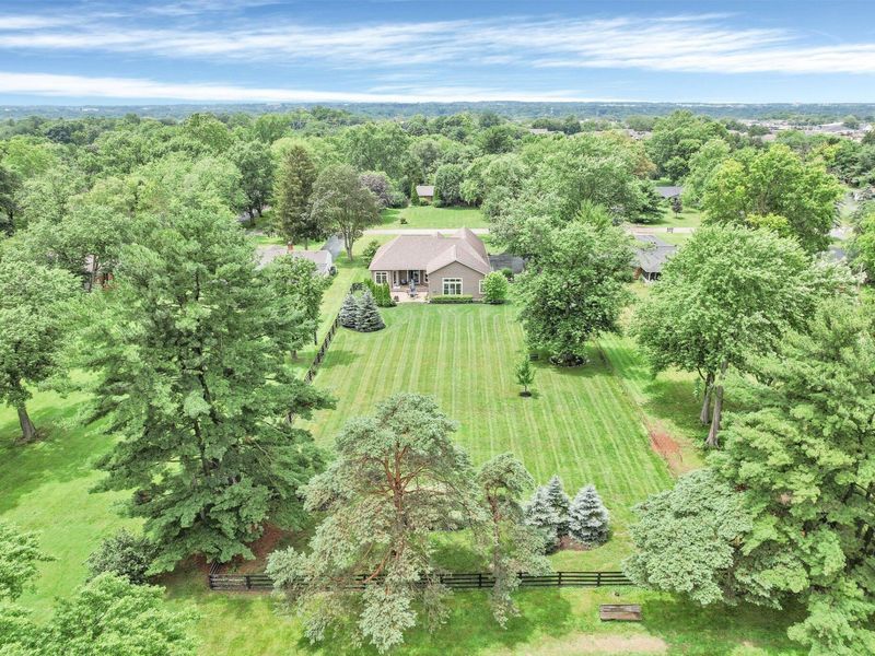 5042 Henderson Heights Road, Columbus, OH 43220 Photo 6
