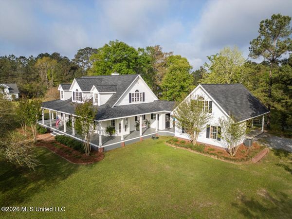 1814 Old Highway 24 , Hattiesburg, MS 39402