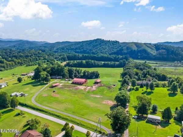 786 Swan Pond Circle Rd , Harriman, TN 37748
