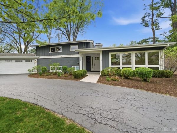 1000 CREST Street , Wheaton, IL 60189