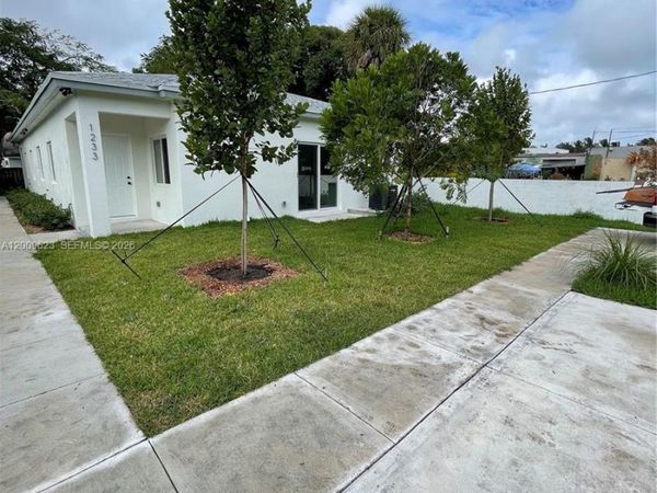 920 NW 81st St , Miami, FL 33150