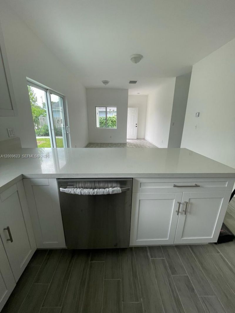920 NW 81st St , Miami, FL 33150 Photo