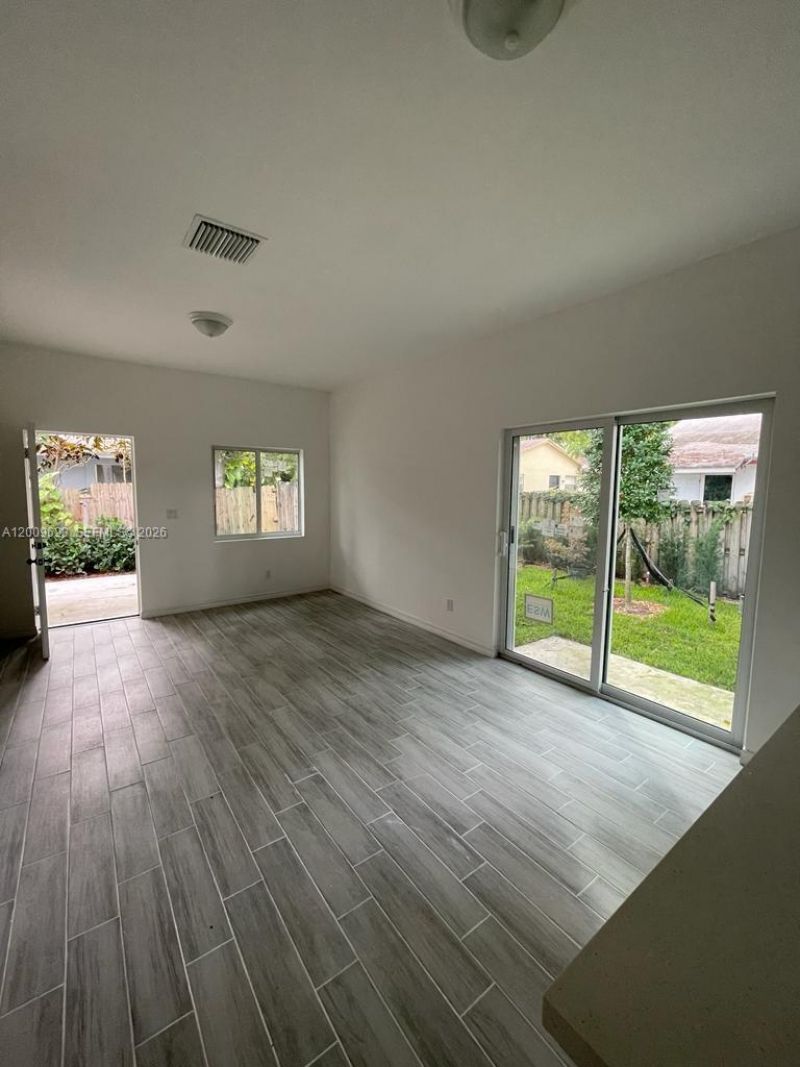 920 NW 81st St , Miami, FL 33150 Photo