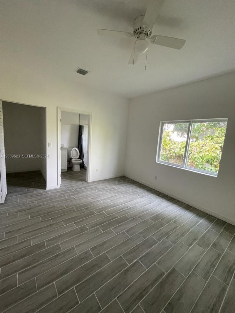 920 NW 81st St , Miami, FL 33150 Photo